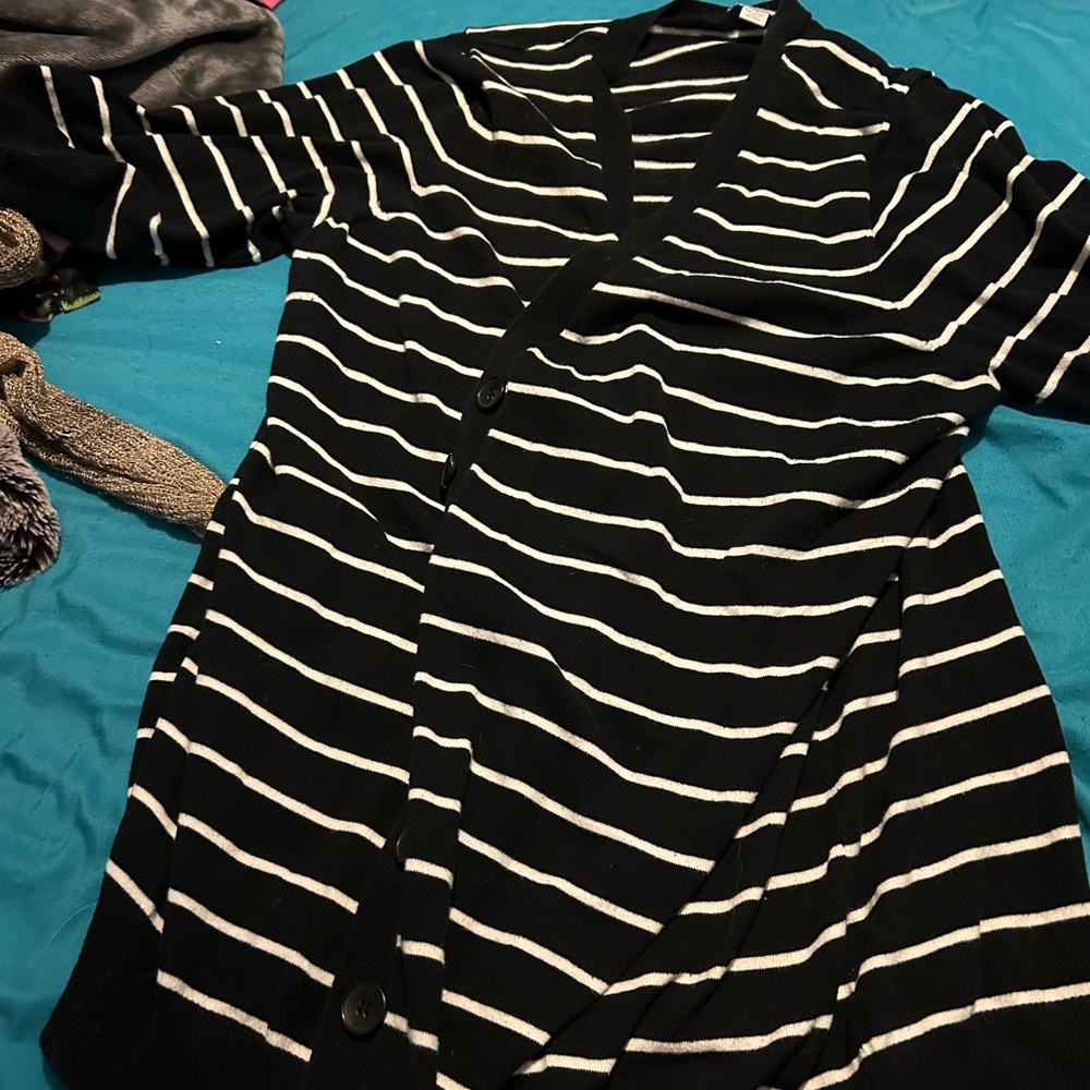 I’m selling a cardigan